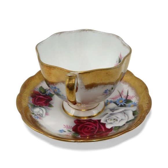 QUEEN ANNE Bone China Red White Rose Teacup and Saucer Gold Trim England Vintage - Picture 5 of 11